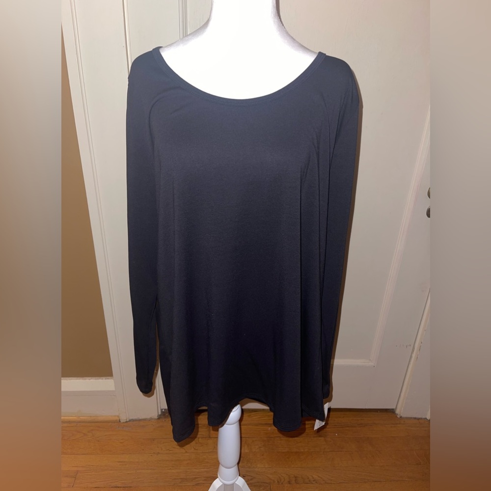 BNWT 2XL Solid Black Lularoe Lynnae Top